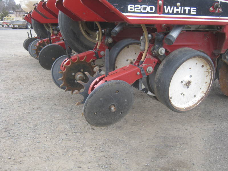 Planting Equipment  White 6200 Planter  Photo